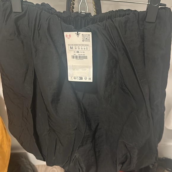NWT ZARA BALLOON MINI
SKIRT BLACK - Picture 5 of 5
